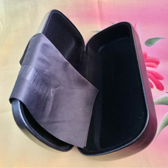 NWOT Puma Clamshell Sunglasses Case &. Cloth - Picture 2 of 6